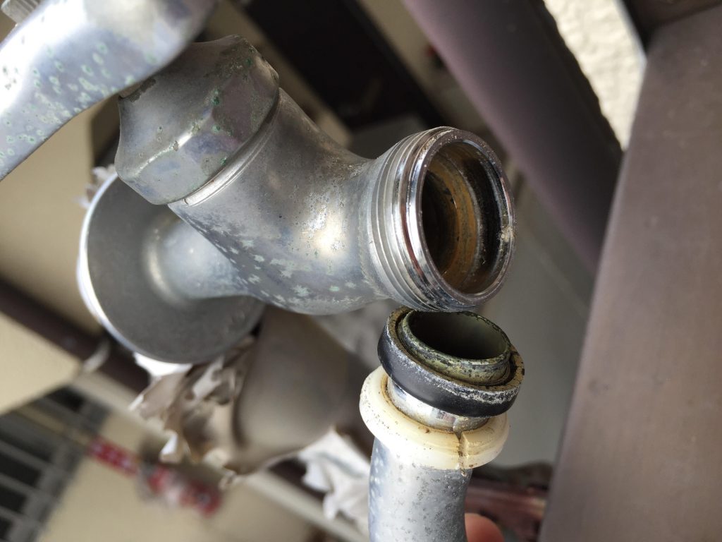 横浜市中区にて洗濯機の取り付け依頼を頂きました