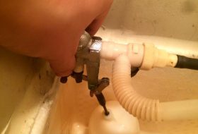目黒区にてトイレの水漏れ修理に行ってきました