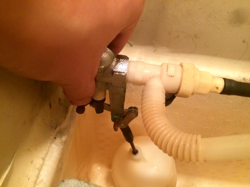 目黒区にてトイレの水漏れ修理に行ってきました