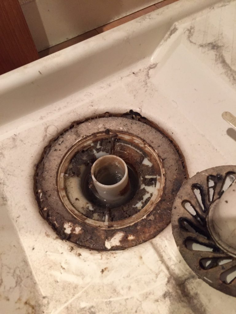 東京都荒川区で洗濯機排水口のつまりを修理してきました