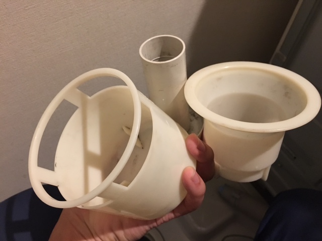 腐った水 謎の黒い水噴出事件を調査せよ！ | さつき水道サービス｜公式採用サイト